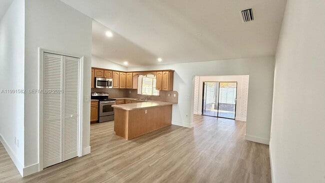 Building Photo - 1547 SW 137th Pl