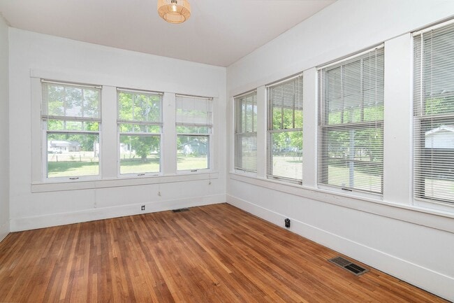 Building Photo - 108 Blount St