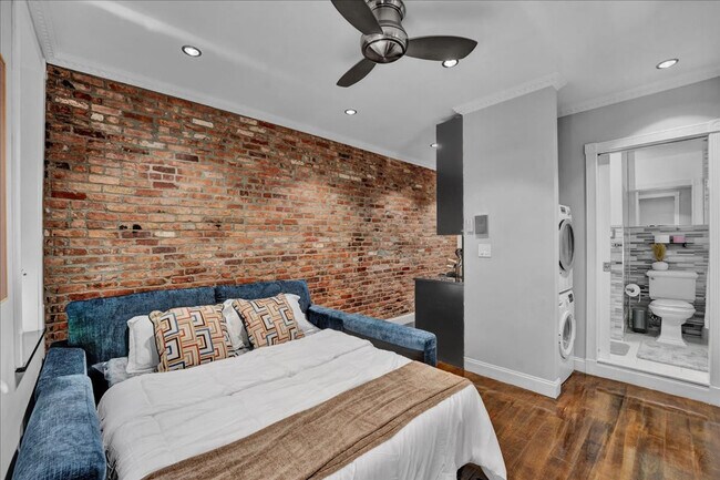 Building Photo - 340 E 18th St