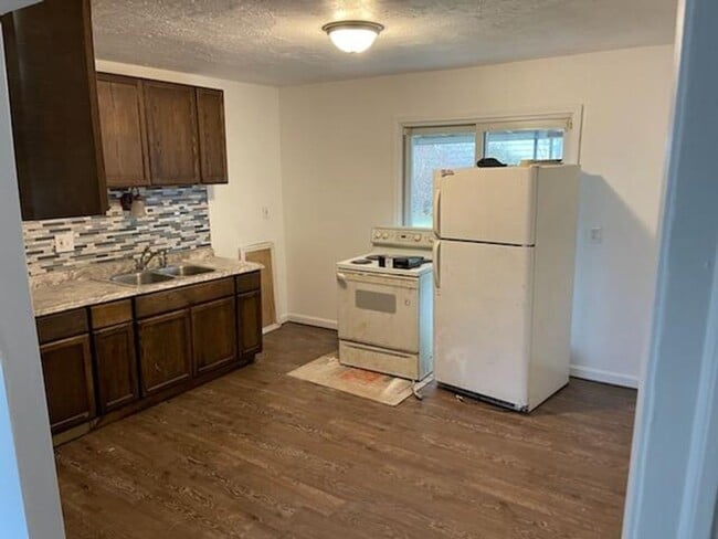 Building Photo - 3 Bedroom Ranch - $1,350
