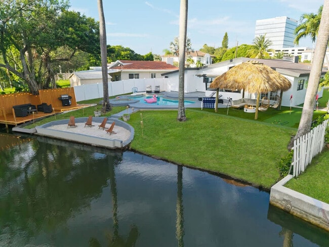 Building Photo - 20140 NE 25th Ct