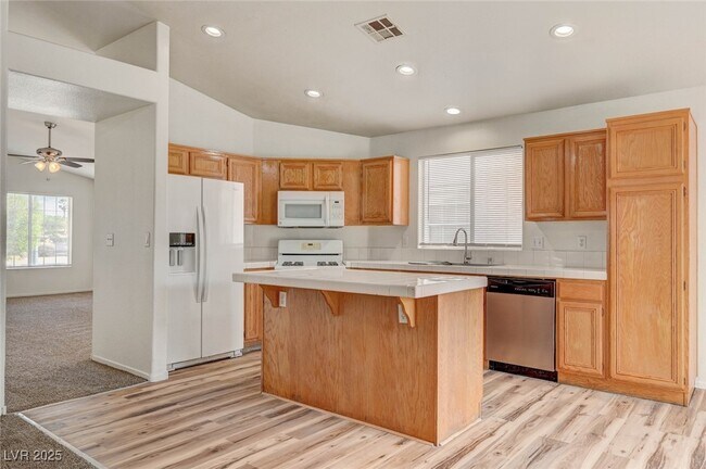 Building Photo - 9573 Paradise Rd