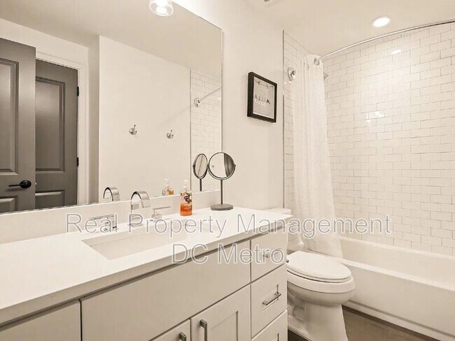 Building Photo - 811 Upshur St NW