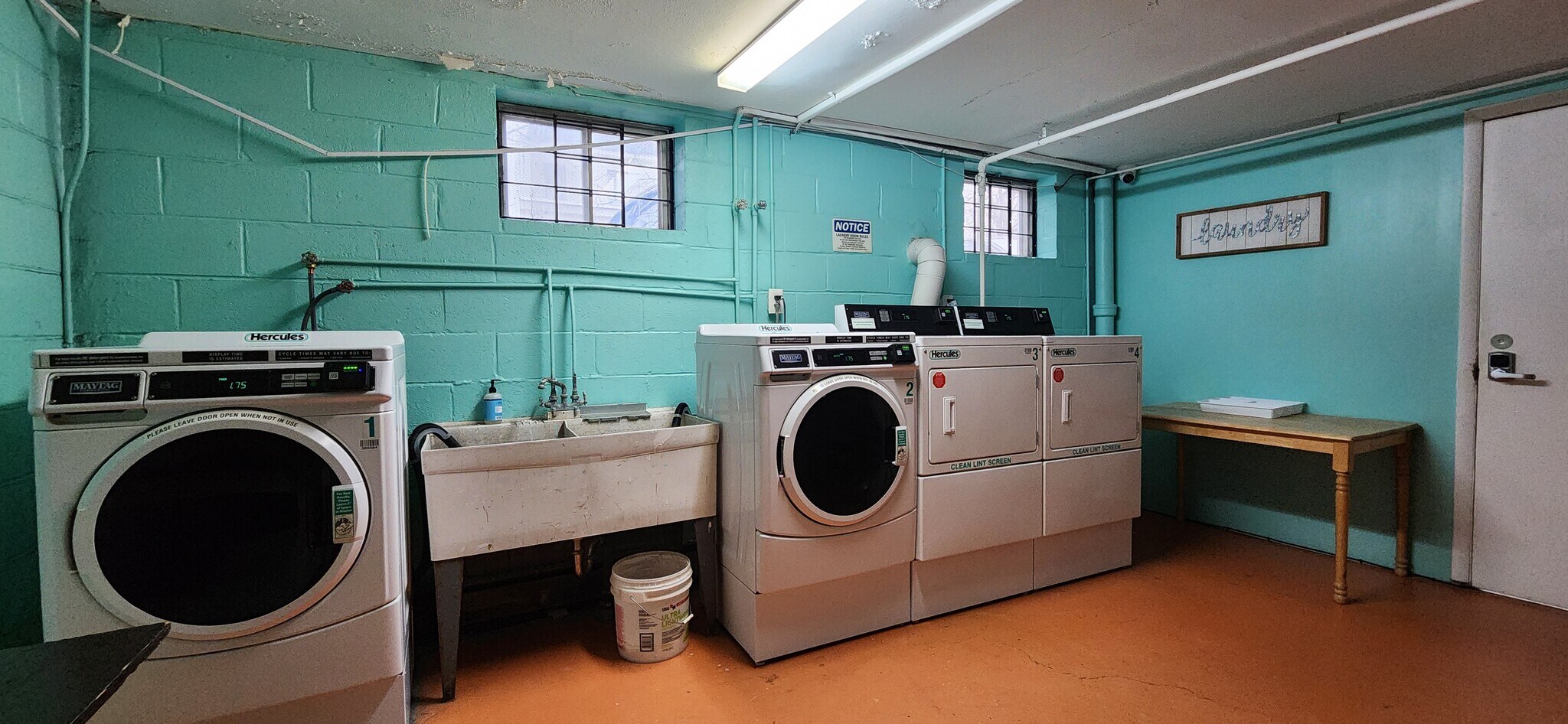 Building Photo - 3025 Devereaux Ave