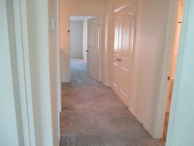 Building Photo - Murrieta 3 Bdr 2.5 Bath Town Home Built 2020