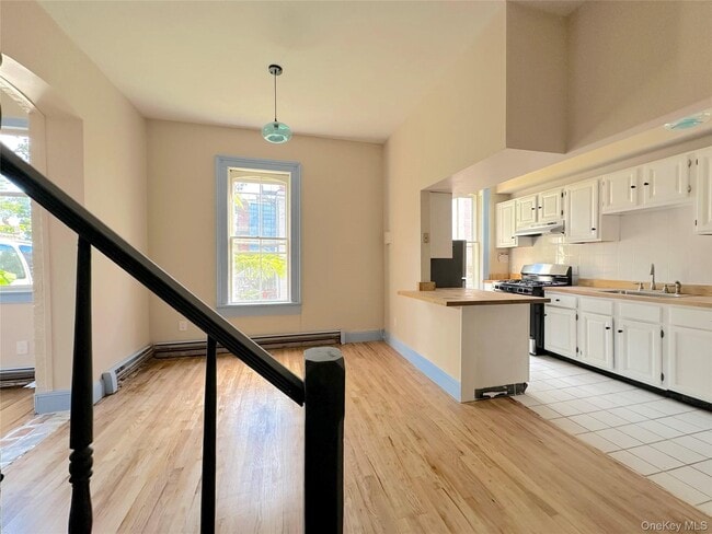 Building Photo - 240 Grand St