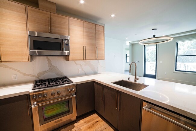 Building Photo - Rhine House Lofts