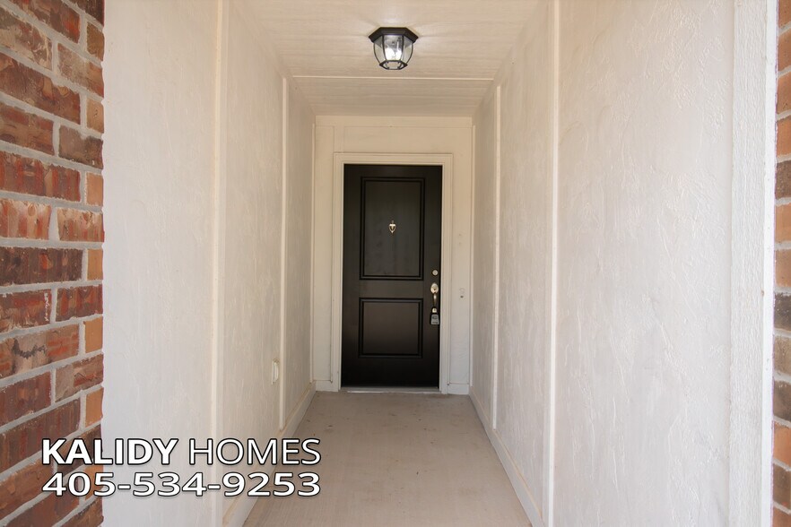Building Photo - 12925 NW 3rd Ter