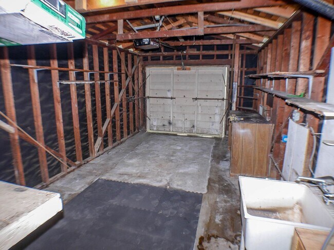 Building Photo - Charming Ocean Beach Home!