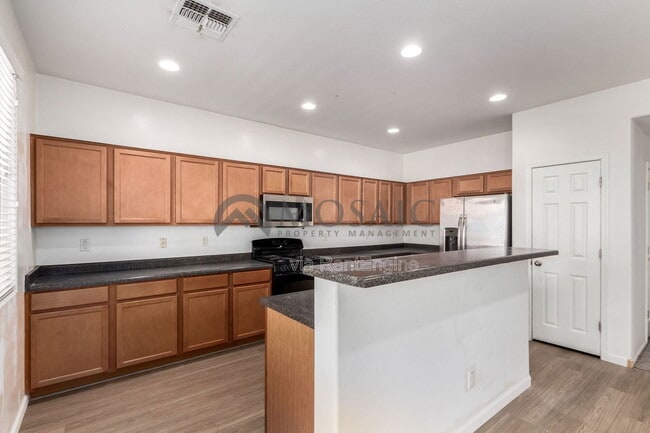 Building Photo - 904 E Euclid Ave