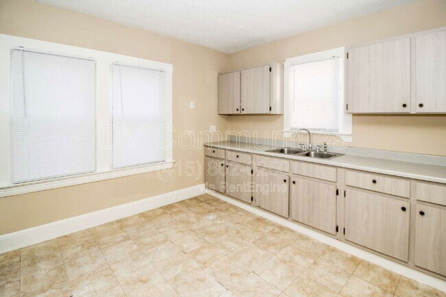 Building Photo - 3286 W 84th St