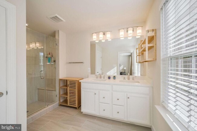 Building Photo - 10864 Foxtrot Cir