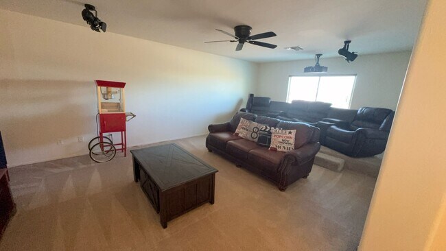 Building Photo - Horse Property in QC