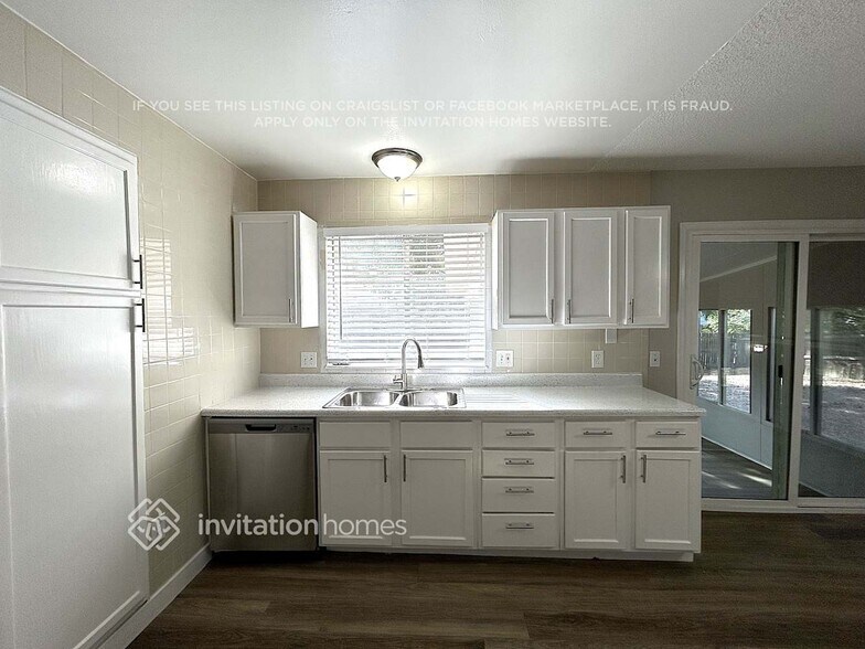 Building Photo - 2716 W 100th Dr