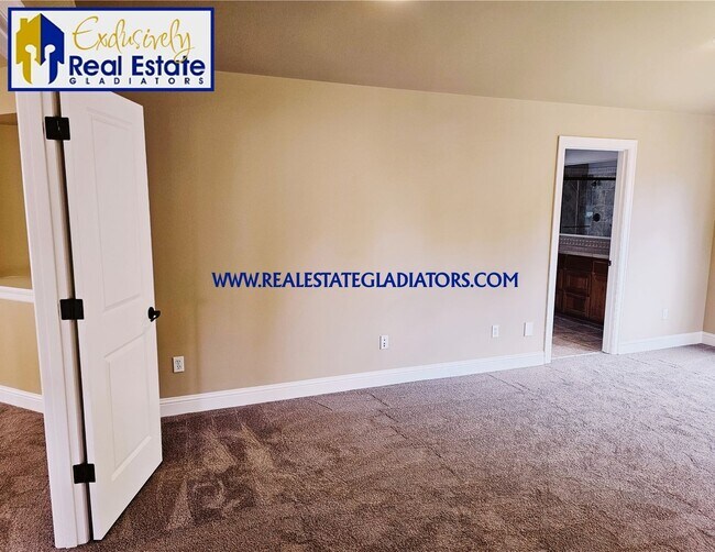 Building Photo - Stunning 4-Bedroom Home for Rent in Bothell!