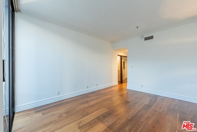 Building Photo - 10660 Wilshire Blvd