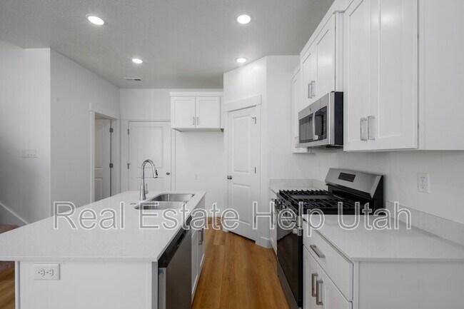 Building Photo - 281 W 1150 N