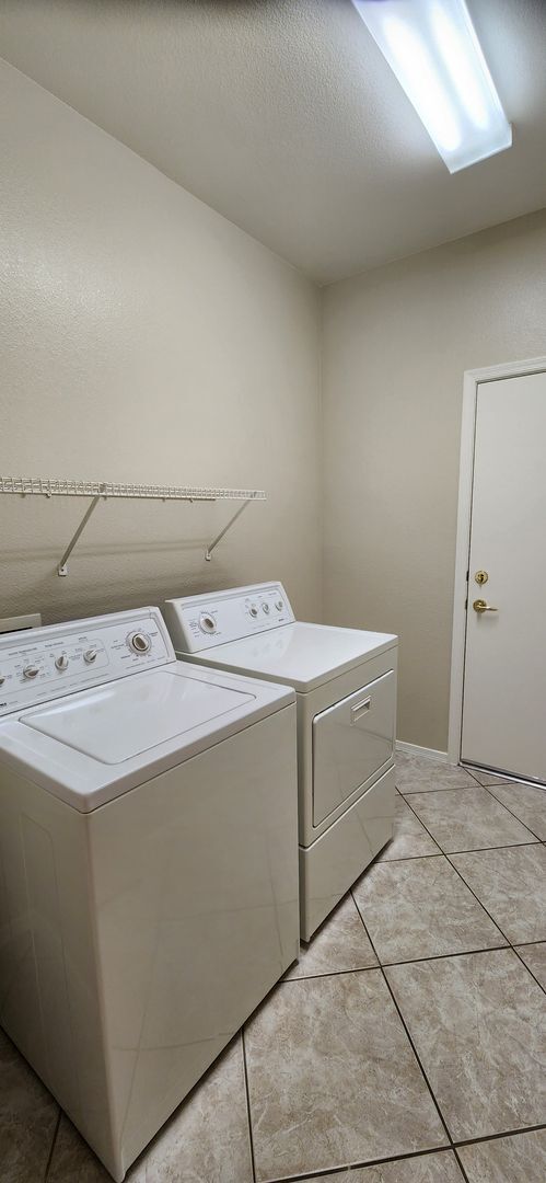 Building Photo - FRESHLY PAINTED 2 Bedroom Patio Home in Ag...