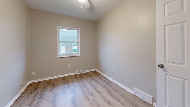 Building Photo - 630 Abbe Rd S