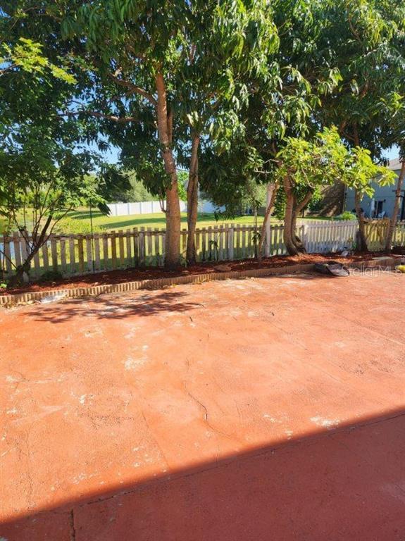 Building Photo - 527 Windrose Dr