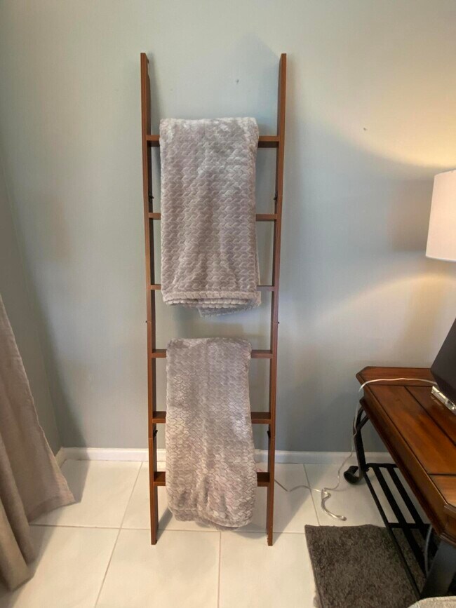 Building Photo - 72 Newport D