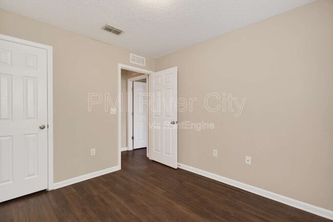 Building Photo - 7608 Rain Forest Dr N