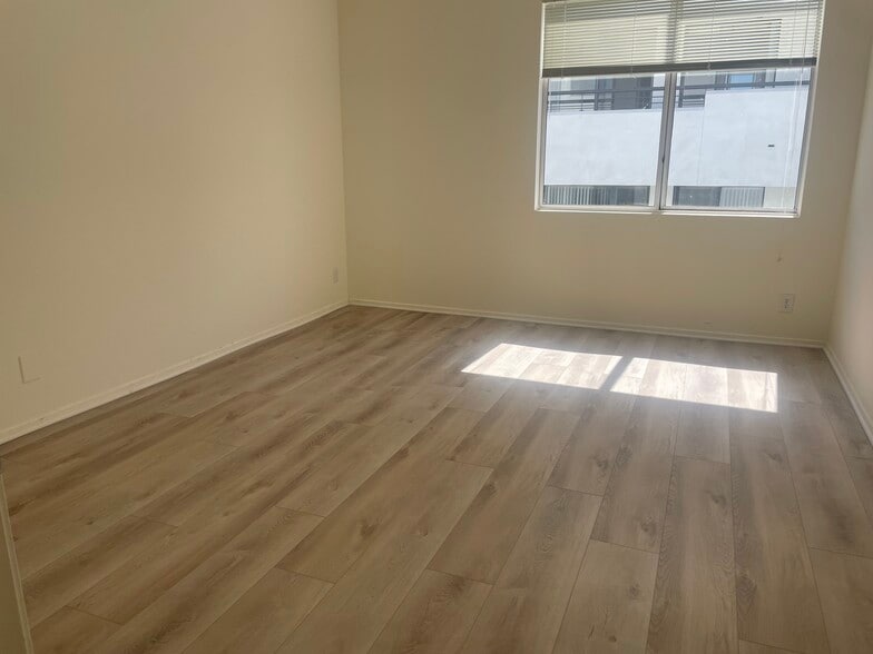 Building Photo - 10601 Wilshire Blvd