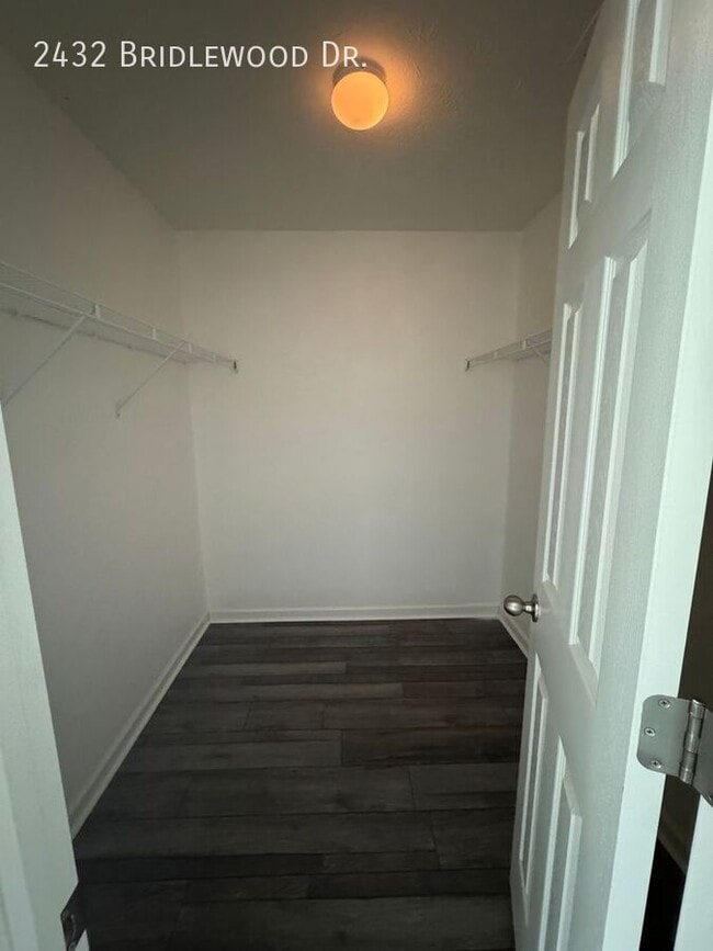 Building Photo - 2432 Bridlewood Dr