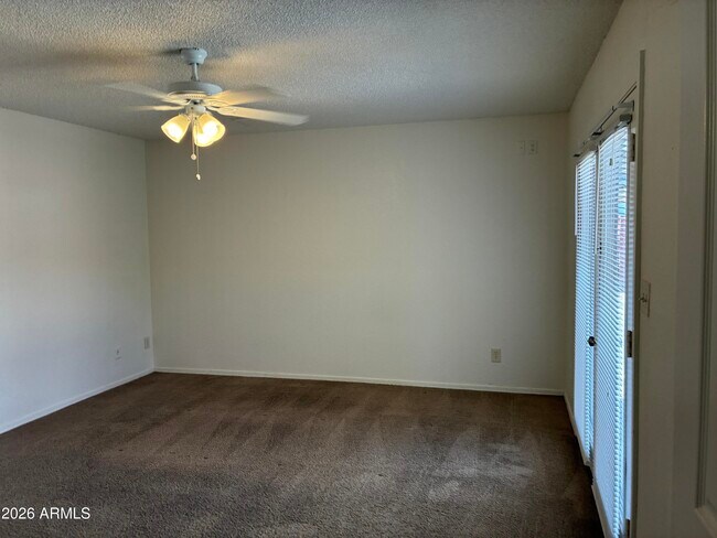 Building Photo - 602 W Wickieup Ln