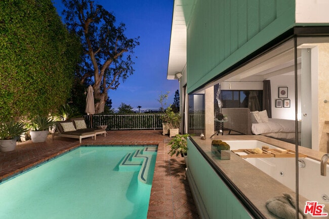 Building Photo - 1644 Marmont Ave