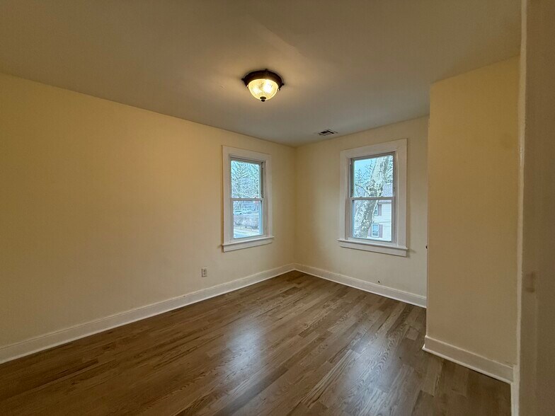 Building Photo - 6 Warren St