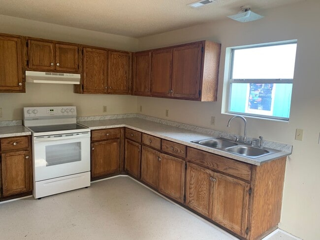 Building Photo - Apply Today! First Month Rent Free