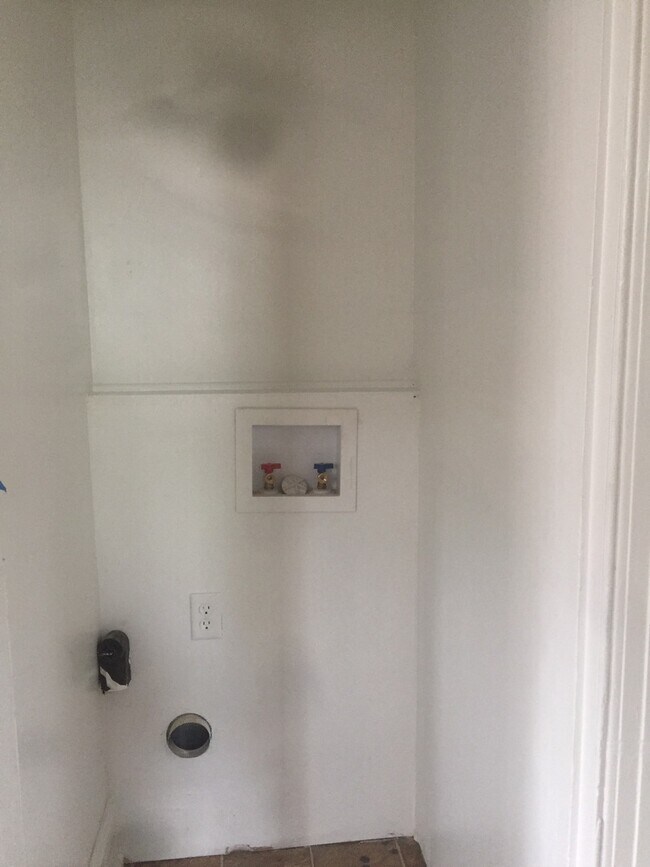 Building Photo - Downtown 1st Floor 1 Bedroom Coming Soon!