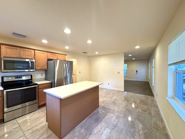 Building Photo - 2525 Gowen St