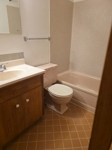 Building Photo - 2349 W Newton St