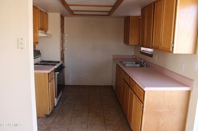 Building Photo - 704 Springfire Dr