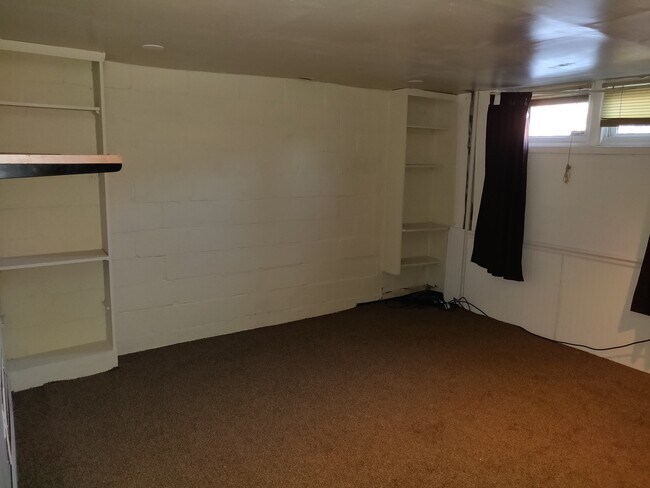 Building Photo - Charming 3 Bedroom/1.5 Bathroom Townhome in Cameron Village, MD!
