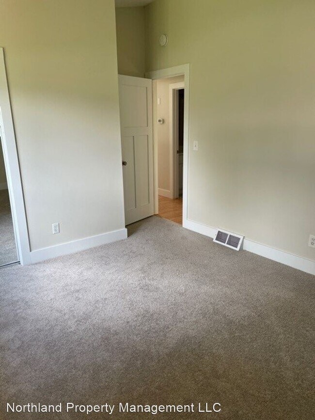 Building Photo - 3 br, 1.5 bath House - 3184 Rennie St