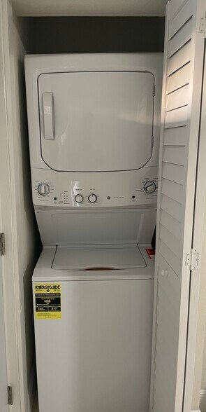 Washer/ Dryer - 1331 Manor Dr