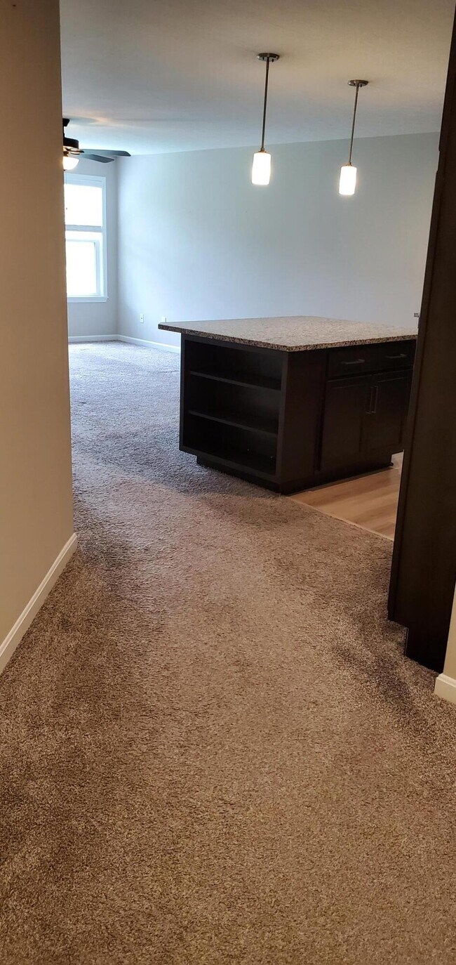 Building Photo - 686 Daphne Wy