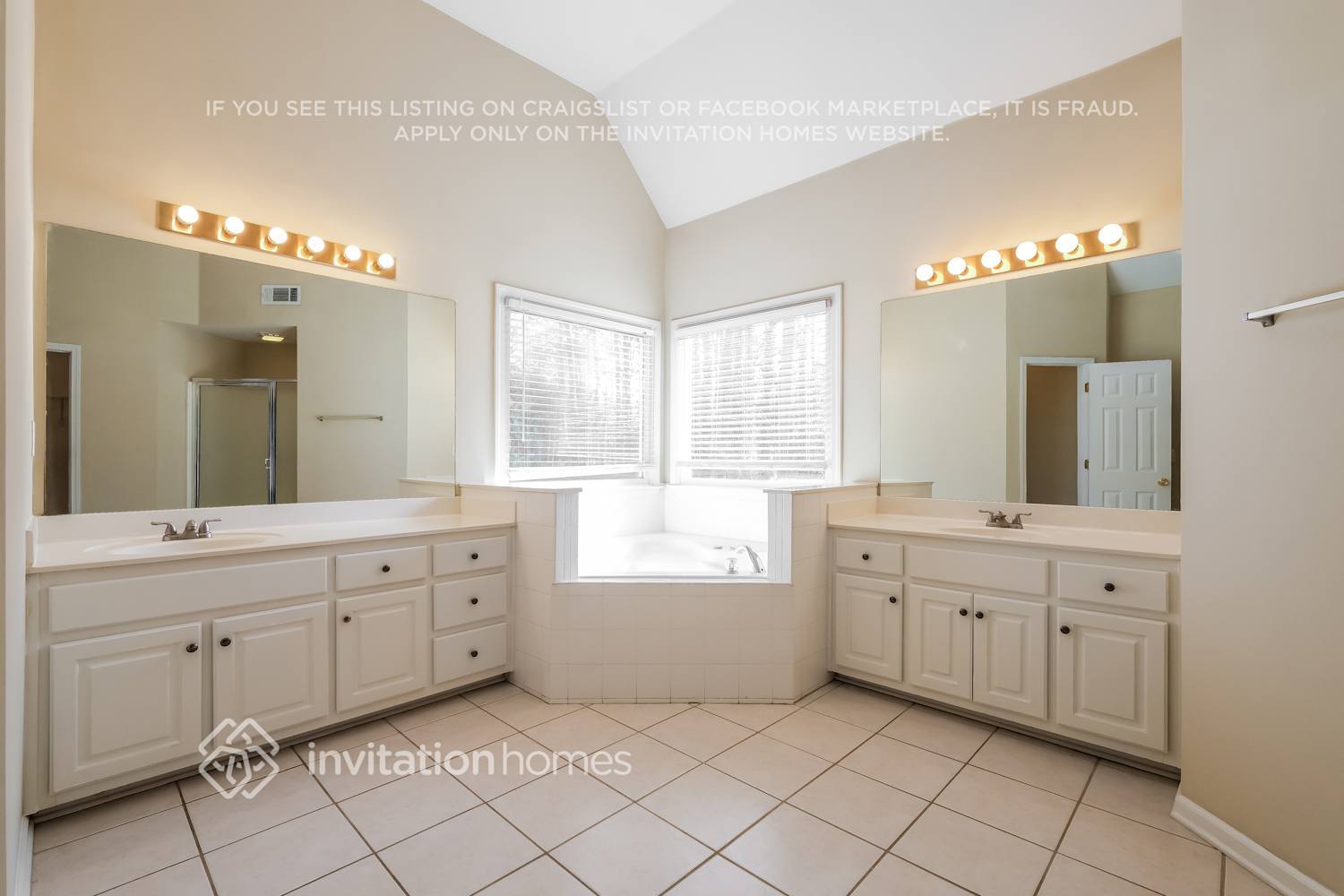 Building Photo - 1565 Woodpoint Way