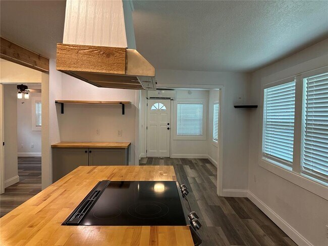 Building Photo - 4713 Thorpe Ave