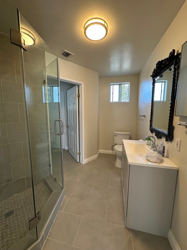 Building Photo - 22636 Oxnard St