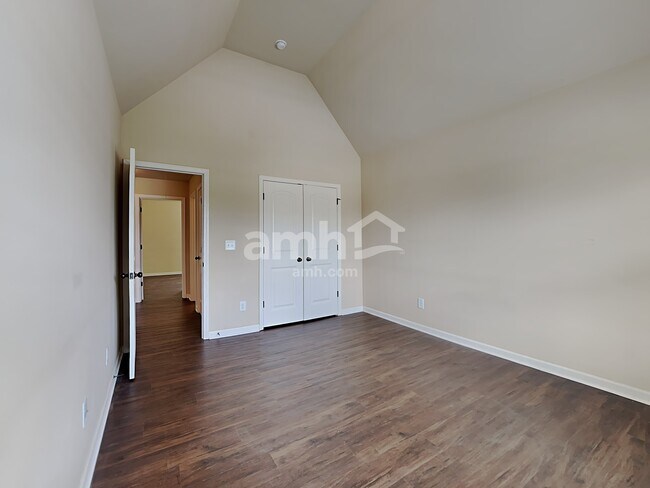 Building Photo - 160 Summit Point Dr