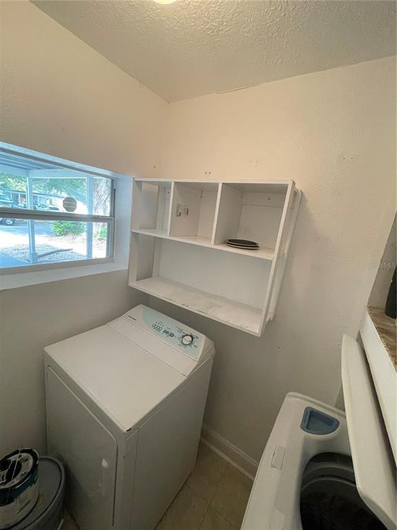 Building Photo - 2301 Sandalwood Dr