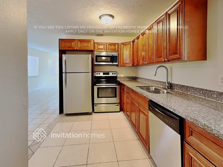 Building Photo - 854 W Jasmine Dr
