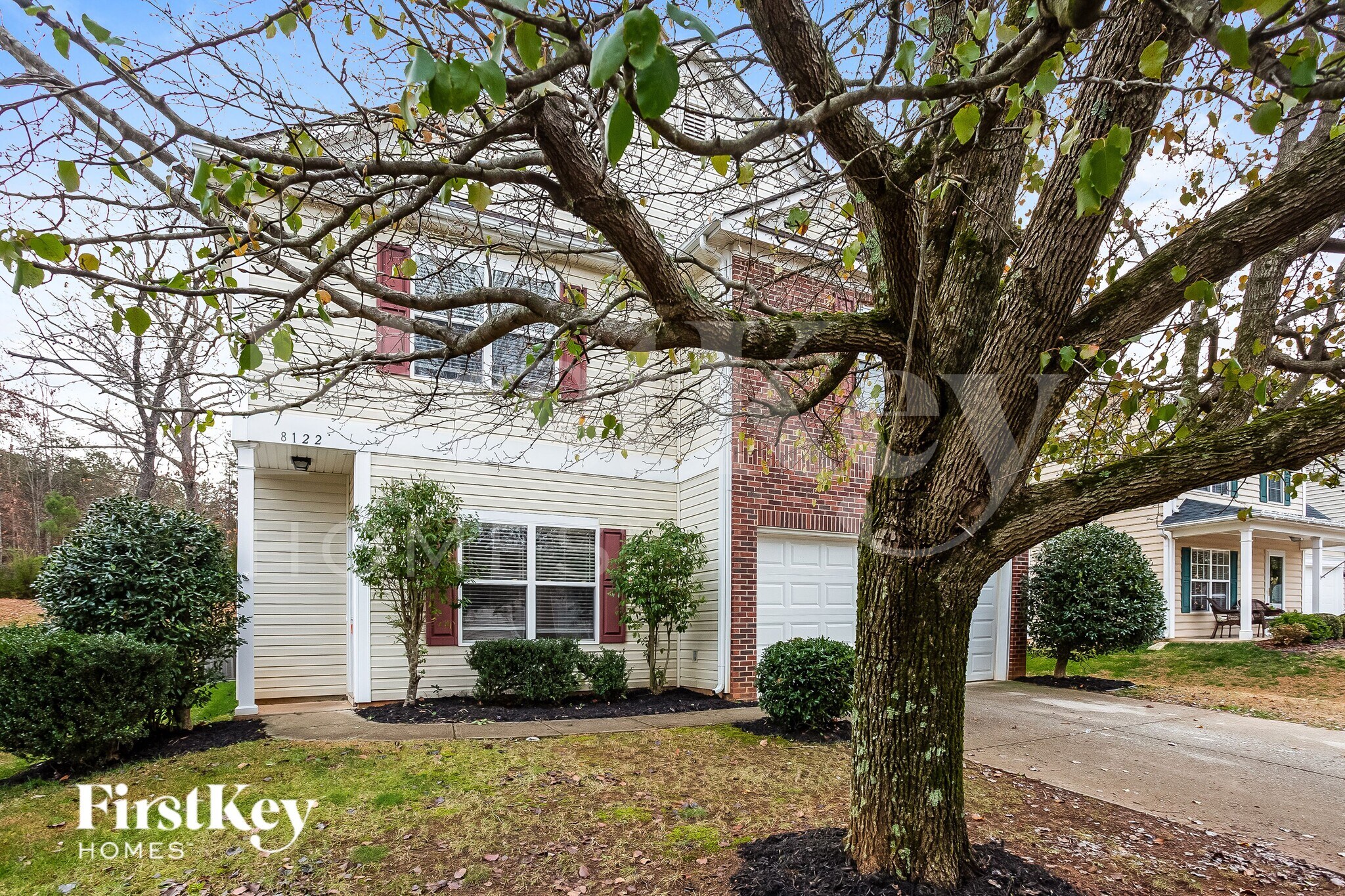 Building Photo - 8122 Chatham Oaks Dr