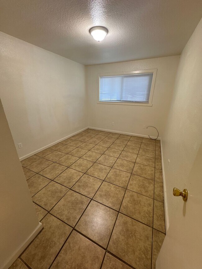 Building Photo - 8821-8823 Kelley Dr