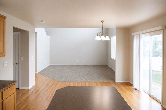 Building Photo - 1506 Dryland St