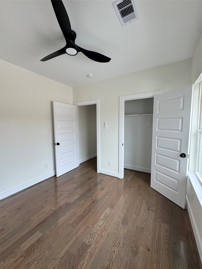 Building Photo - 923 Adele St